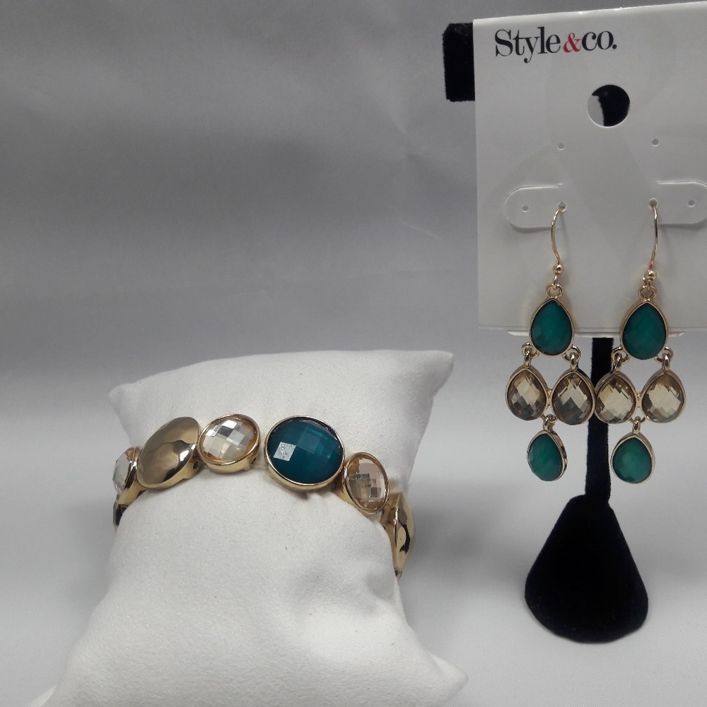 Beautiful Bracelet and Earrings Set
